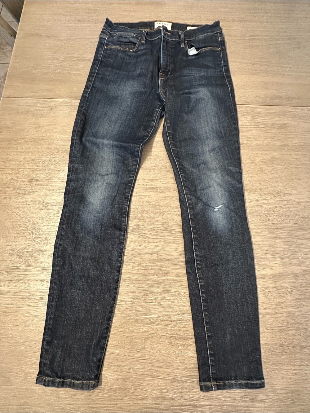 Frame Denim Women’s Skinny Jeans in Dark Indigo Wash